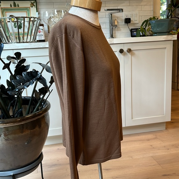 EUC Henri Bendel extrafine merino wool light brown crew neck long sleeve sweater - Picture 4 of 6